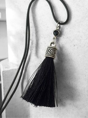 5 For $25💫Black Tassel Pendant Necklace with a Black Acrylic Gem Accent